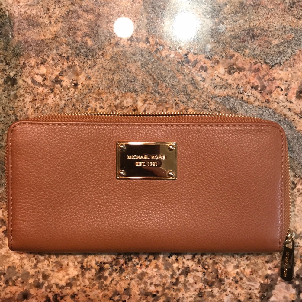 NWOT Michael KORS Clutch